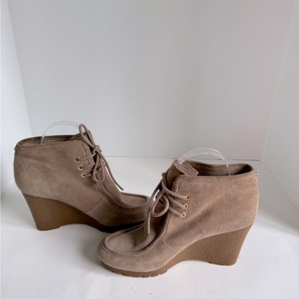 Michael Michael Kors Tan Suede Wedge Lace-Up Moc Toe Boots. Size 8.5M - Picture 10 of 12